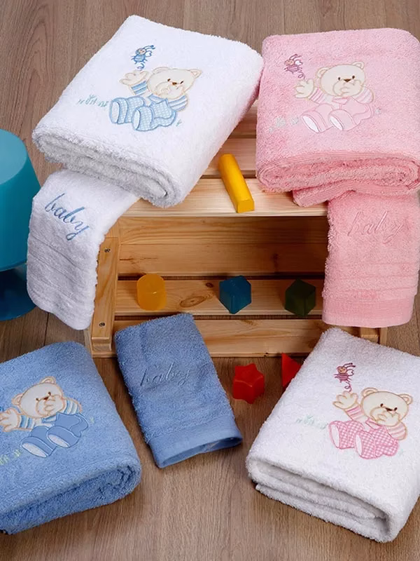 Σετ πετσέτες κεντητές Bear 04 White/Blue Σετ πετσέτες κεντητές Bear 04 White/Blue