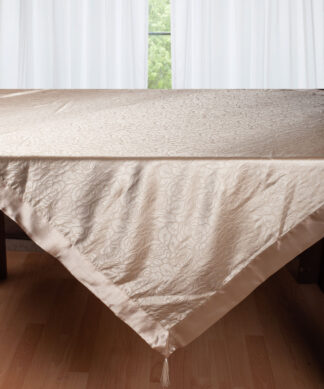 Σατέν τραπεζοκαρέ 2009 λουλούδι (130cm x 130cm) μπέζ Σατέν τραπεζοκαρέ 2009 λουλούδι (130cm x 130cm) μπέζ