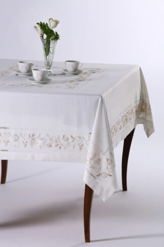 Χειροποίητο τραπεζομάντηλο 700 (170cm x 220cm) Χειροποίητο τραπεζομάντηλο 700 (170cm x 220cm)