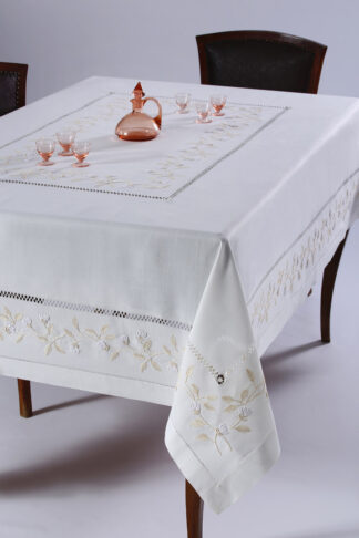Χειροποίητο τραπεζομάντηλο 8302 (170cm x 270cm) λευκό Χειροποίητο τραπεζομάντηλο 8302 (170cm x 270cm) λευκό